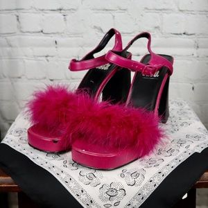 Vintage 90s / Y2k Hot Pink and Black Block Heel Platform Pumps with Feather Trim